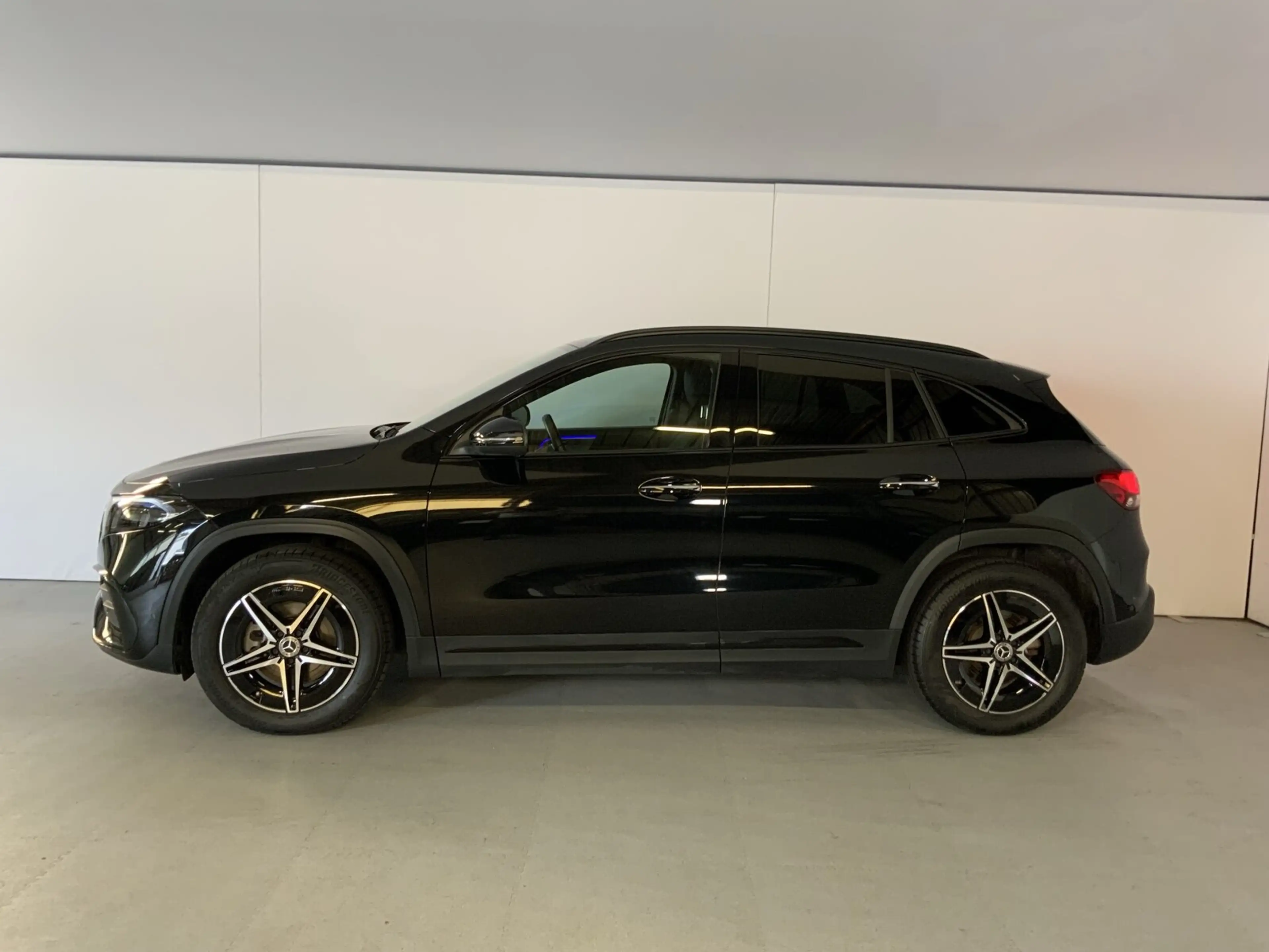 Mercedes-Benz EQA 300 EQA 300 4MATIC  AMG Line Navi/Keyless-Go/Styling — photo 3