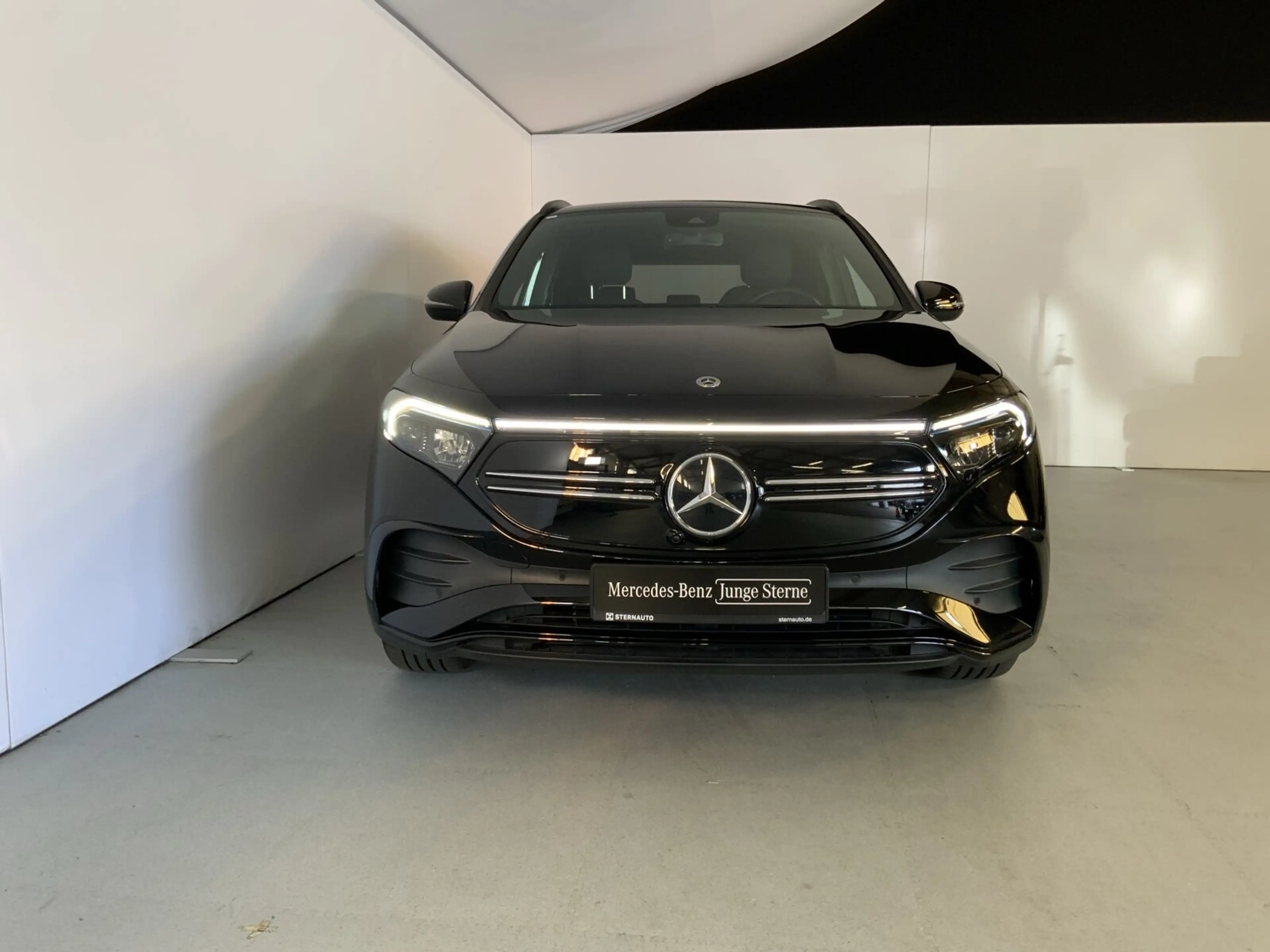 Mercedes-Benz EQA 300 EQA 300 4MATIC  AMG Line Navi/Keyless-Go/Styling — photo 2