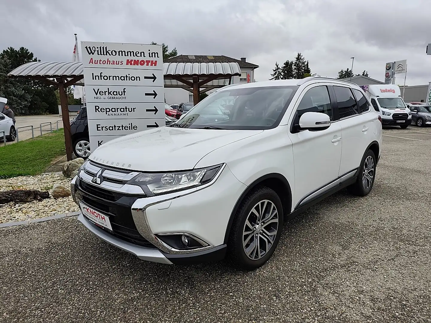 Mitsubishi Outlander 2,2 DI-D Intense+ Aut. Weiß - 1