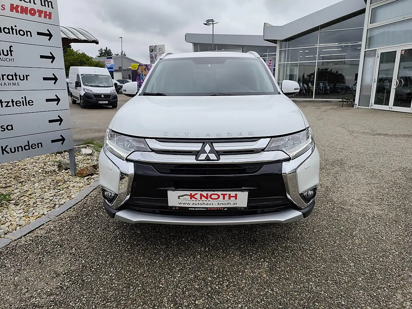 Mitsubishi Outlander 2,2 DI-D Intense+ Aut. Weiß - 2