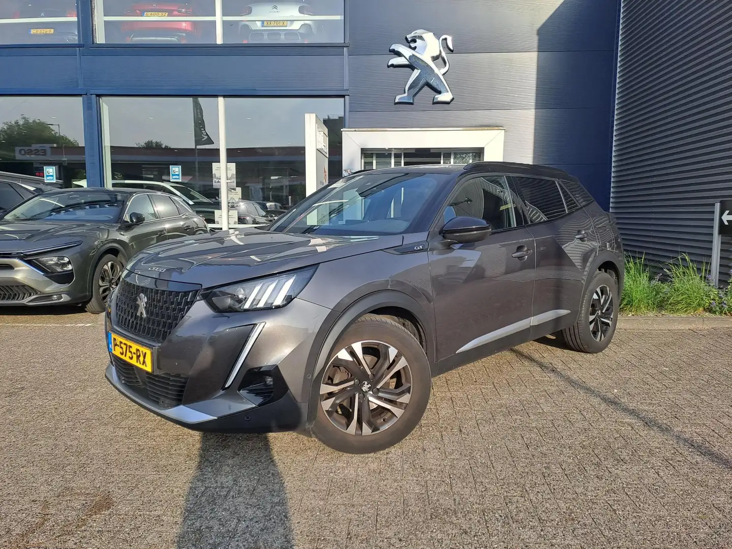 Peugeot 2008 1.2 PureTech GT Gris - 1