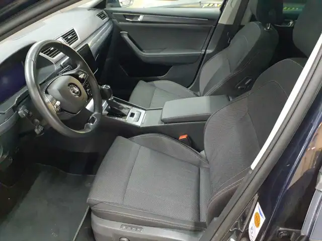 Skoda Superb view 7