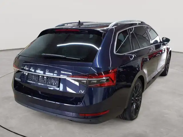 Skoda Superb view 4