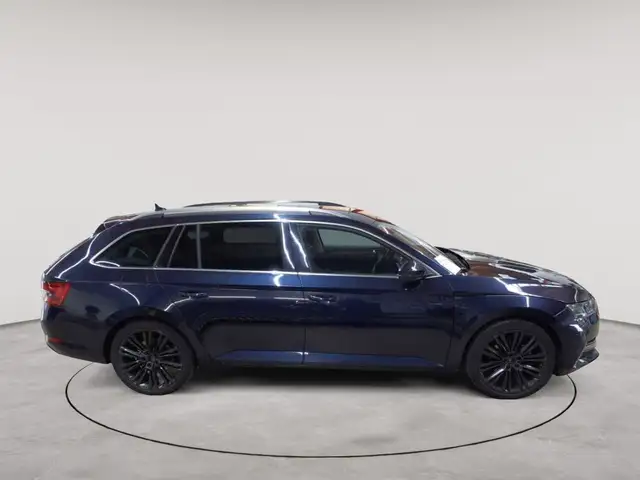 Skoda Superb view 3