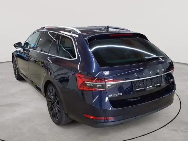 Skoda Superb view 5