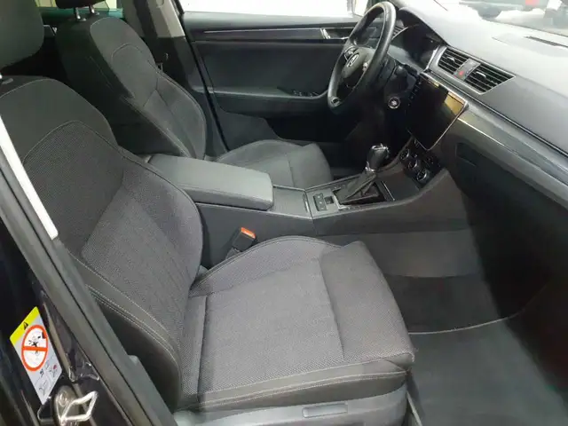 Skoda Superb view 8