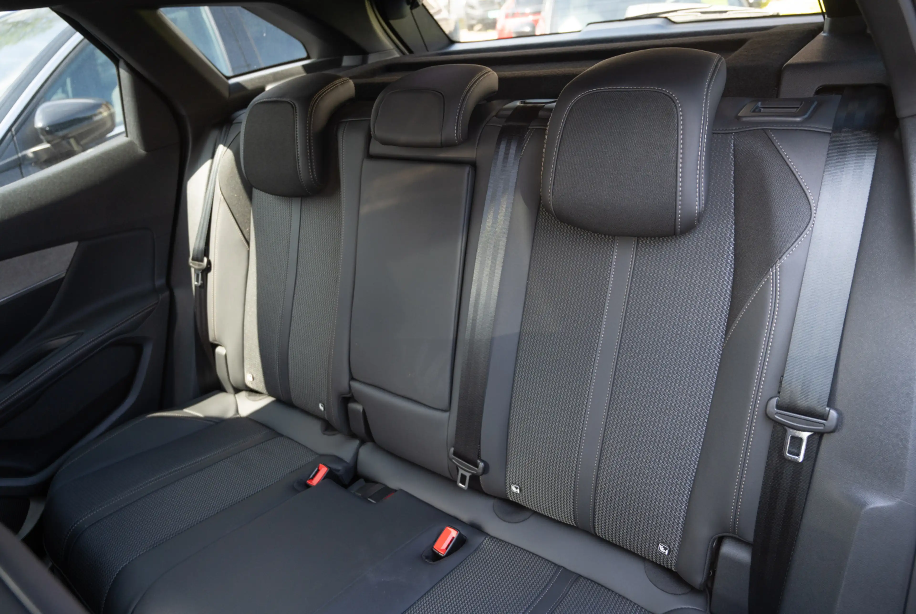 Peugeot 3008 GT 1.2 PureTech 130 EAT8 *SHZ*MIRRORSCREEN* 180° KAMERA* — photo 7