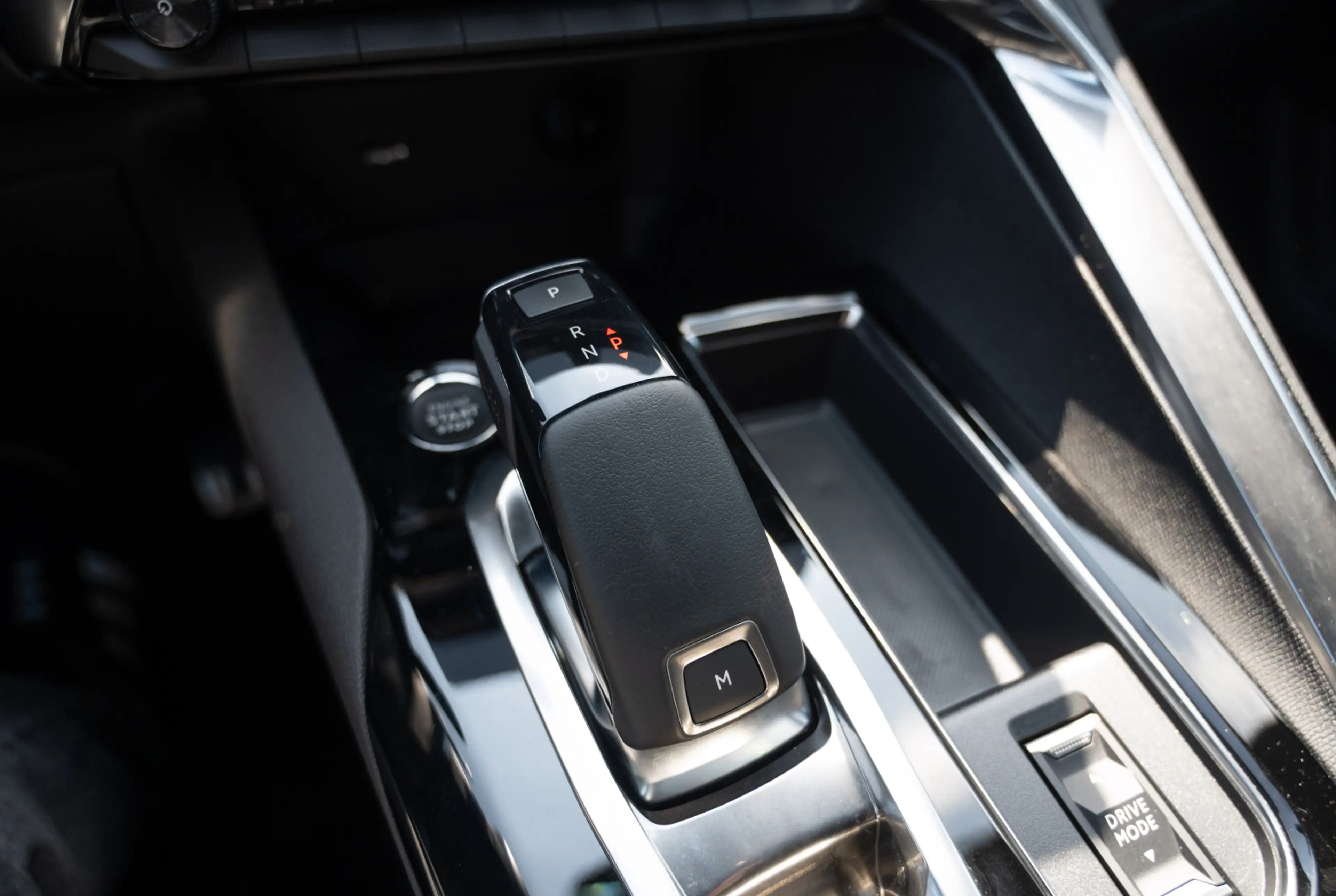 Peugeot 3008 GT 1.2 PureTech 130 EAT8 *SHZ*MIRRORSCREEN* 180° KAMERA* — photo 10