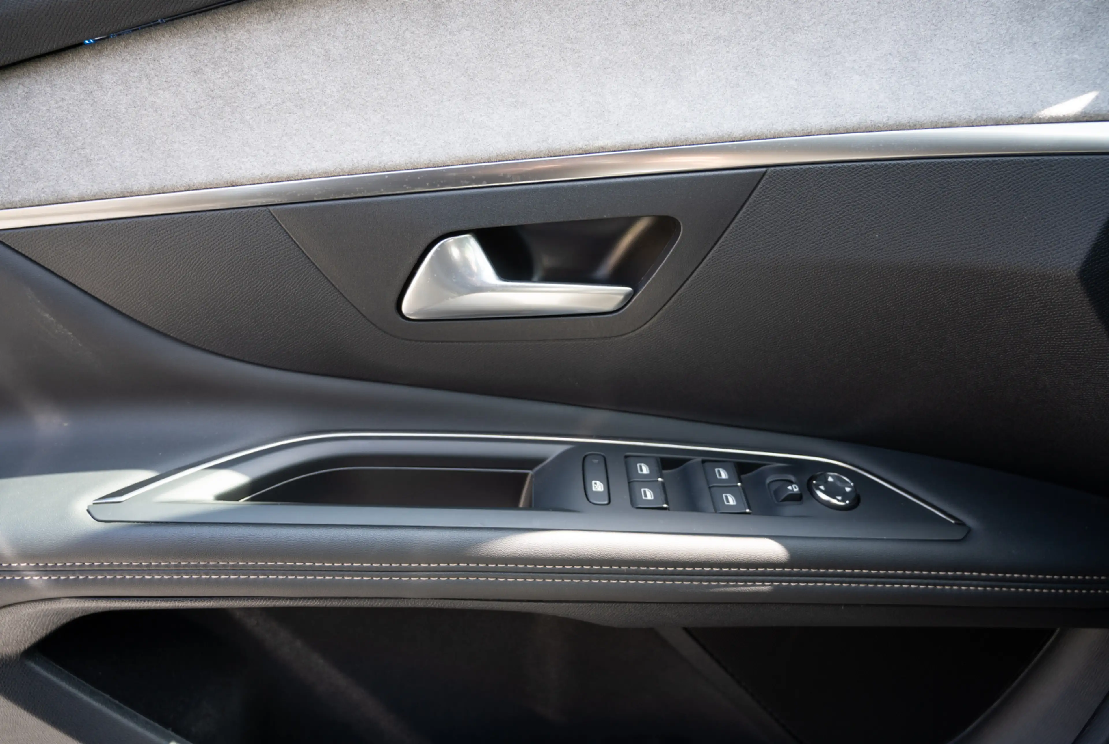 Peugeot 3008 GT 1.2 PureTech 130 EAT8 *SHZ*MIRRORSCREEN* 180° KAMERA* — photo 12