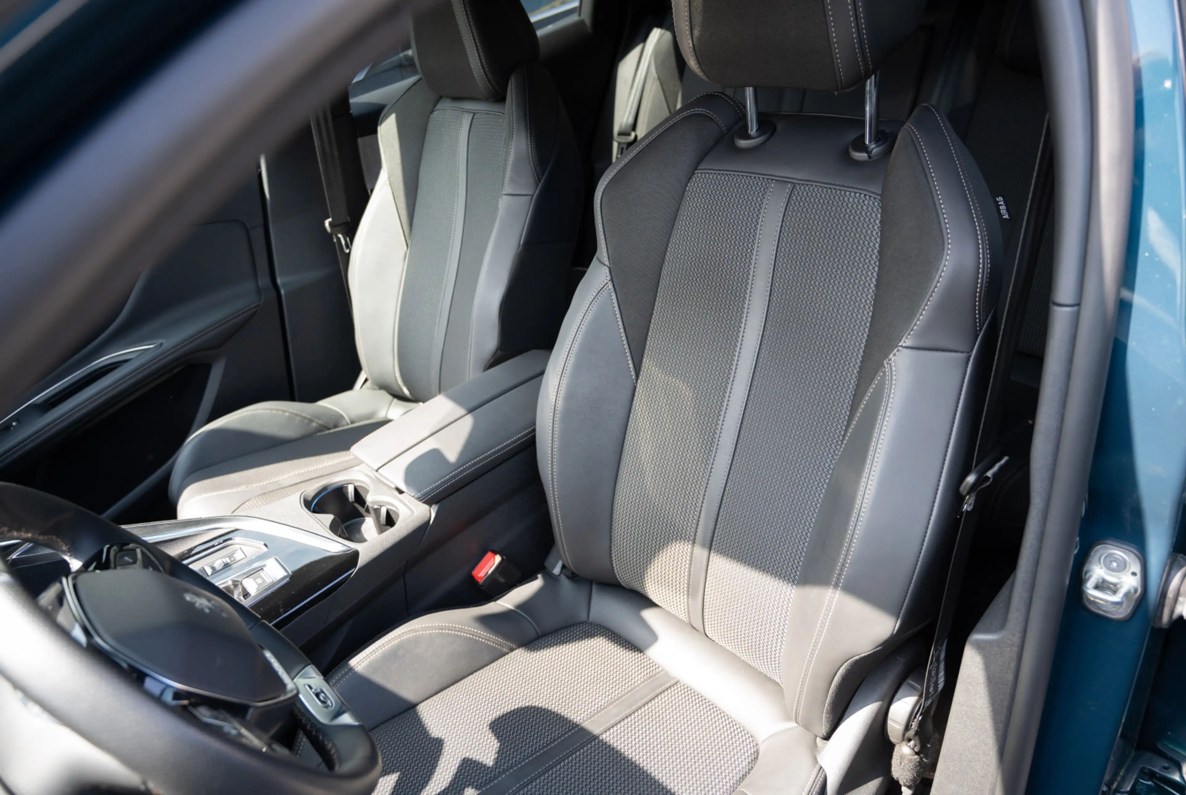 Peugeot 3008 GT 1.2 PureTech 130 EAT8 *SHZ*MIRRORSCREEN* 180° KAMERA* — photo 6