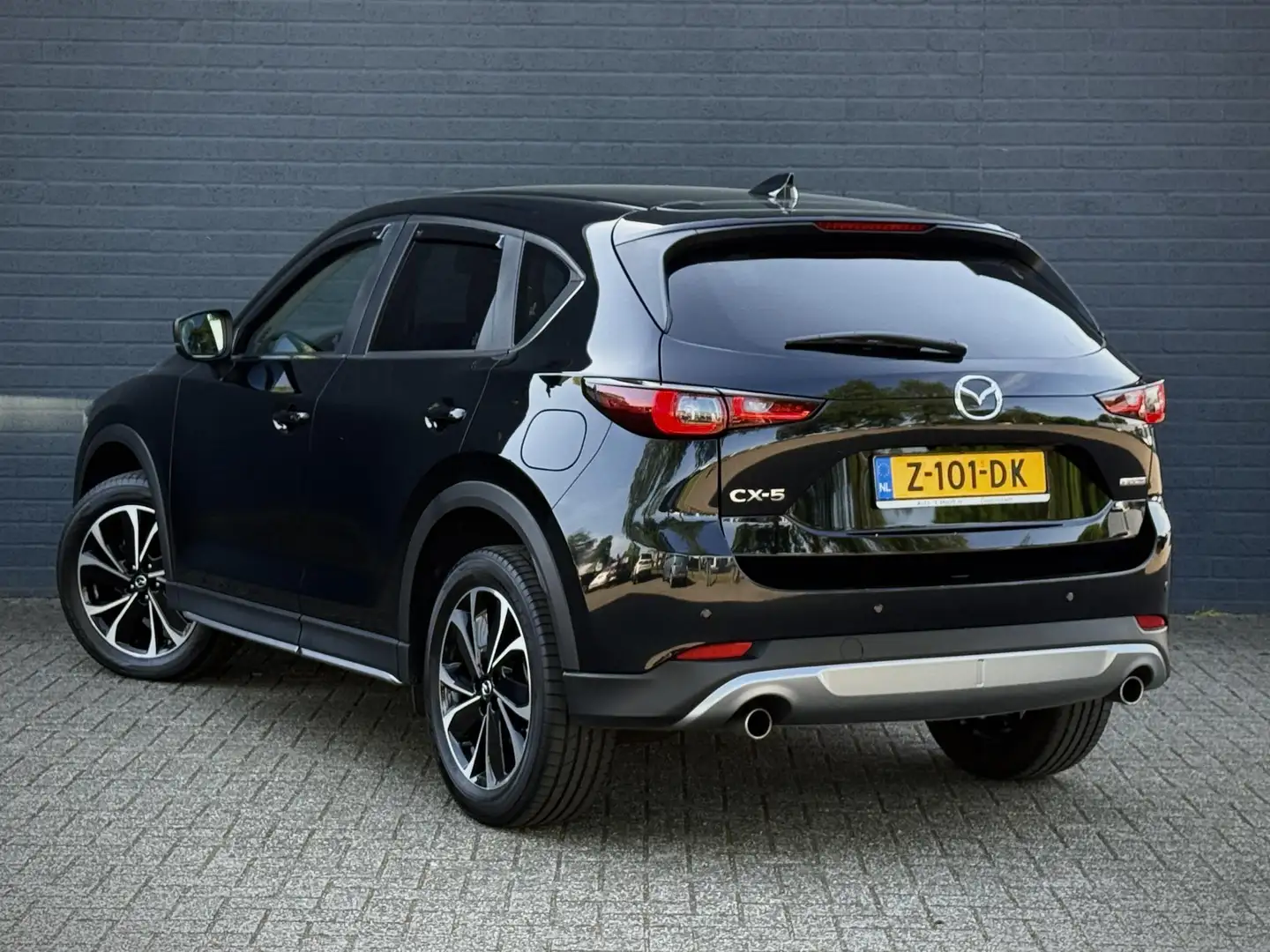 Mazda CX-5 2.0 e-SkyActive G-Newground / 360 CAMERA / HEAD UP Schwarz - 2