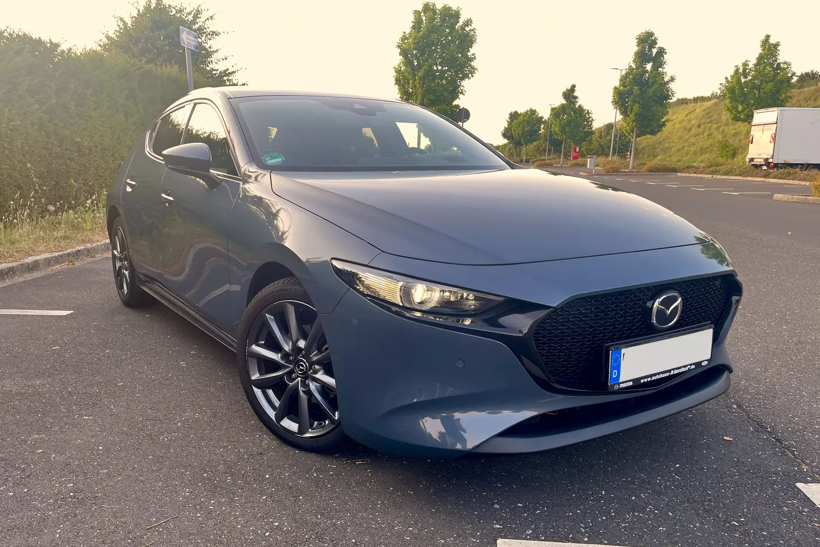 Mazda 3 3 e-SKYACTIV-X 2.0 SELECTION, GARANTIE bis 6/2028 Grau - 2