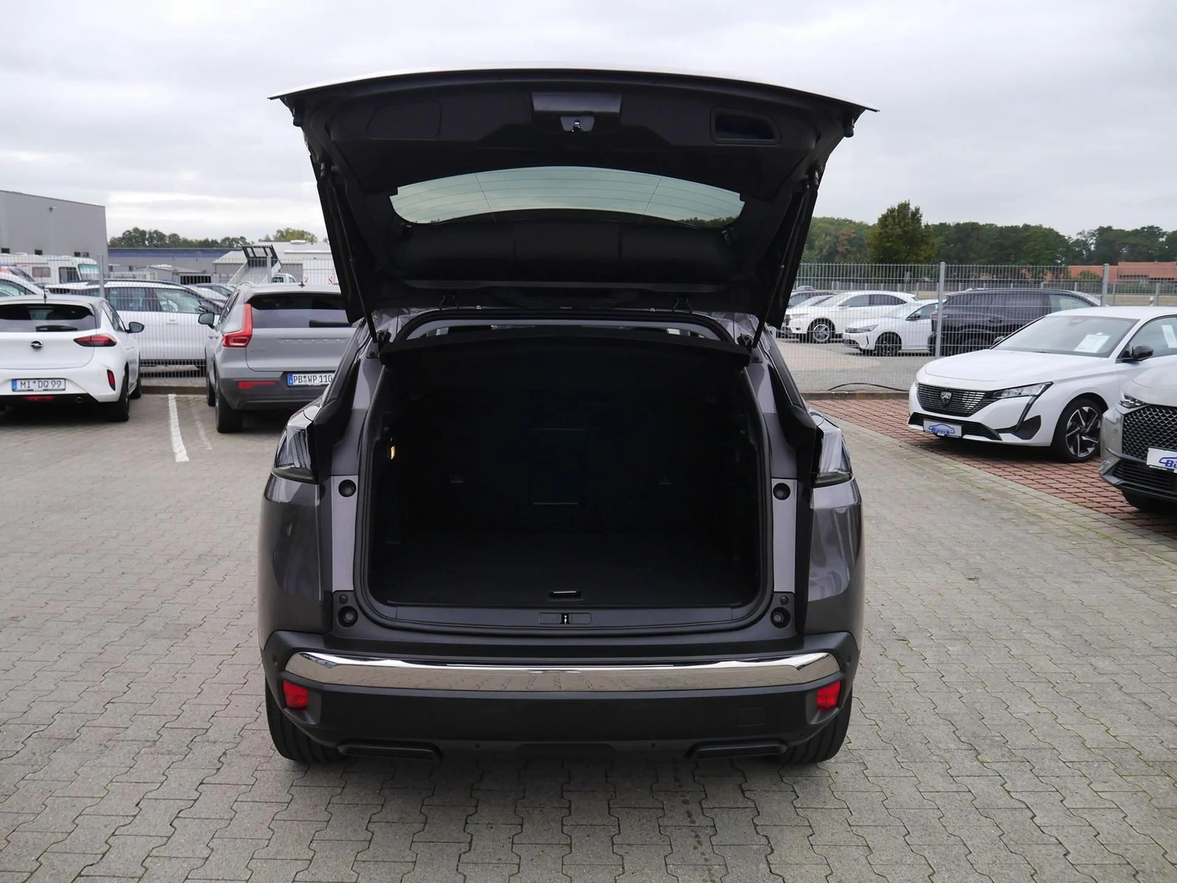 Peugeot 3008 Hybrid 225 LED/Navi/SHZ/Kamera — photo 6