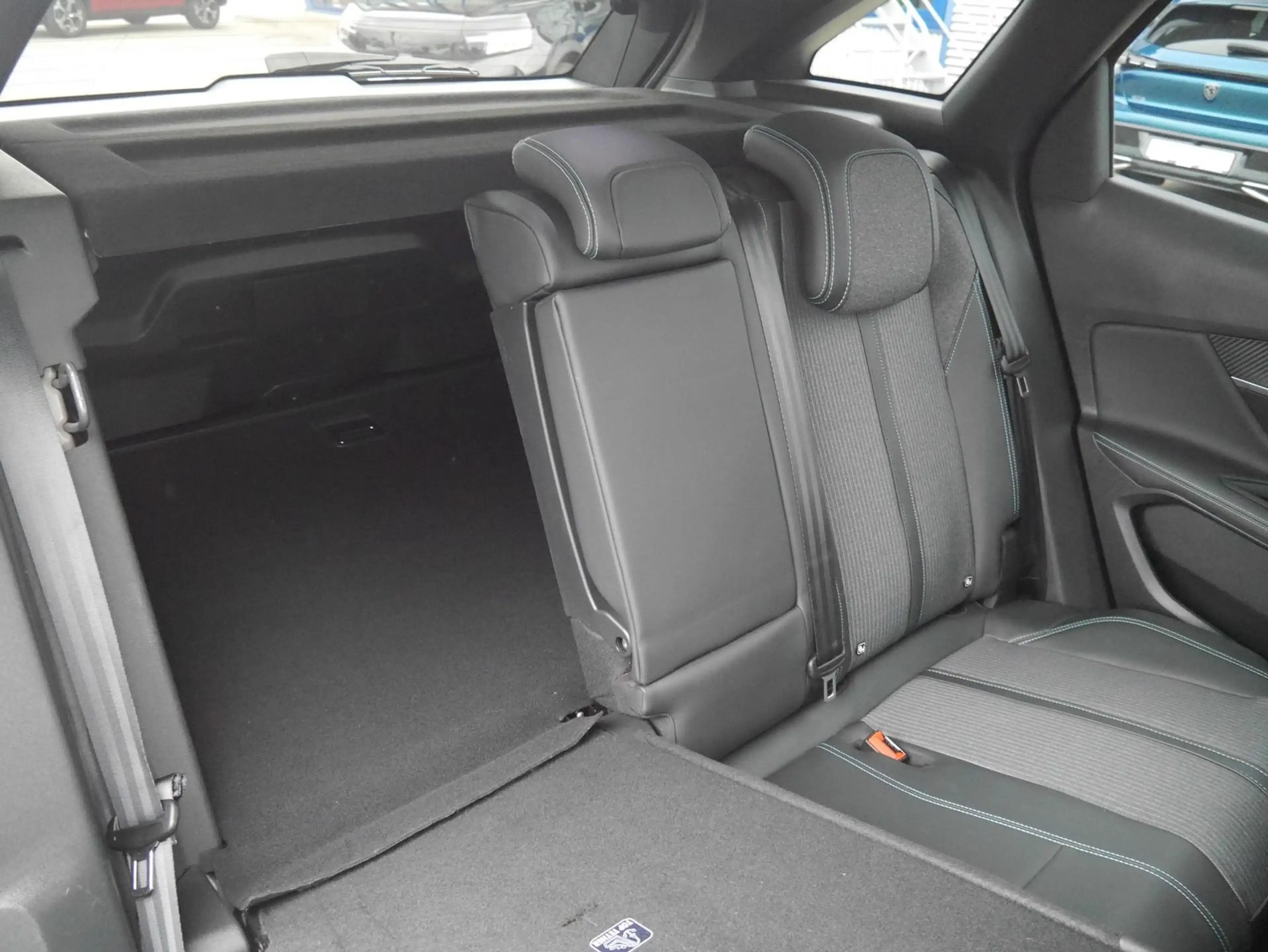 Peugeot 3008 Hybrid 225 LED/Navi/SHZ/Kamera — photo 9