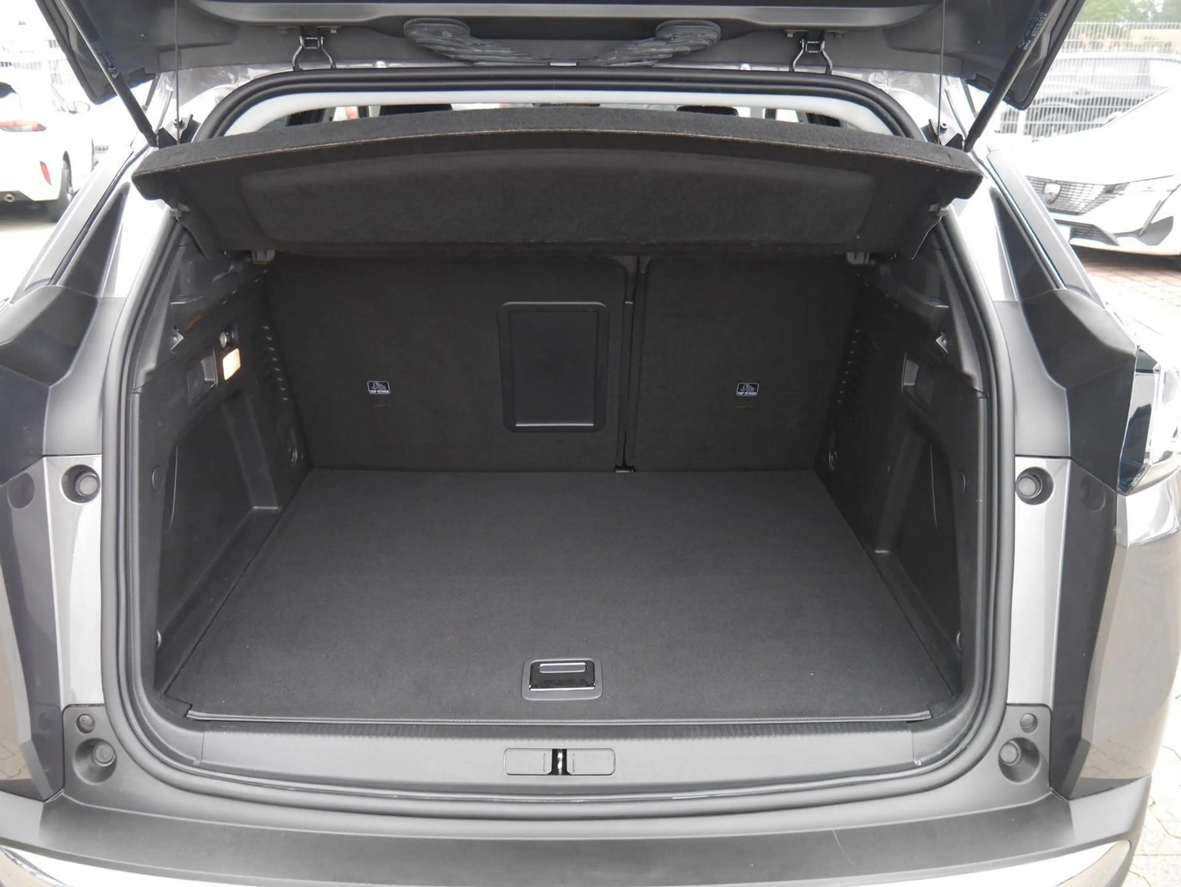 Peugeot 3008 Hybrid 225 LED/Navi/SHZ/Kamera — photo 7
