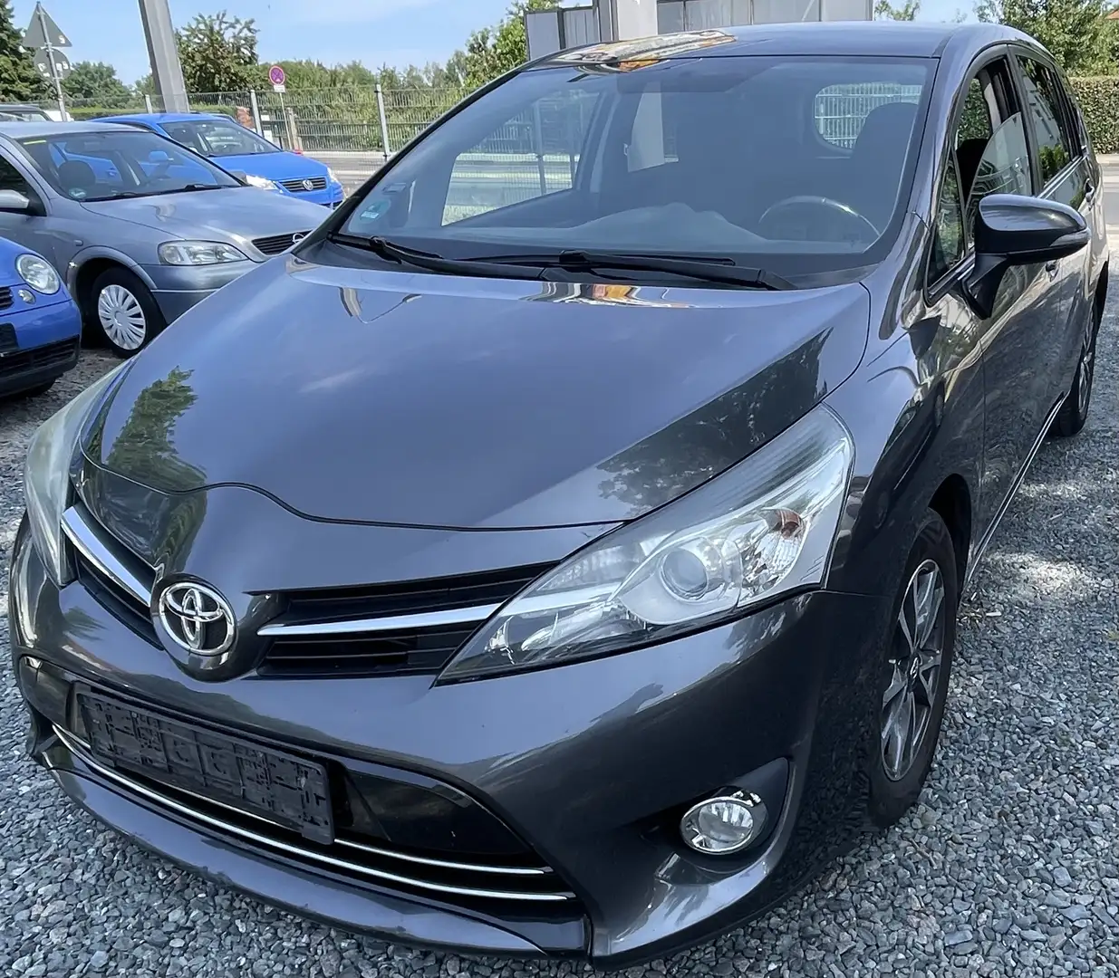 Toyota Verso Grijs - 1
