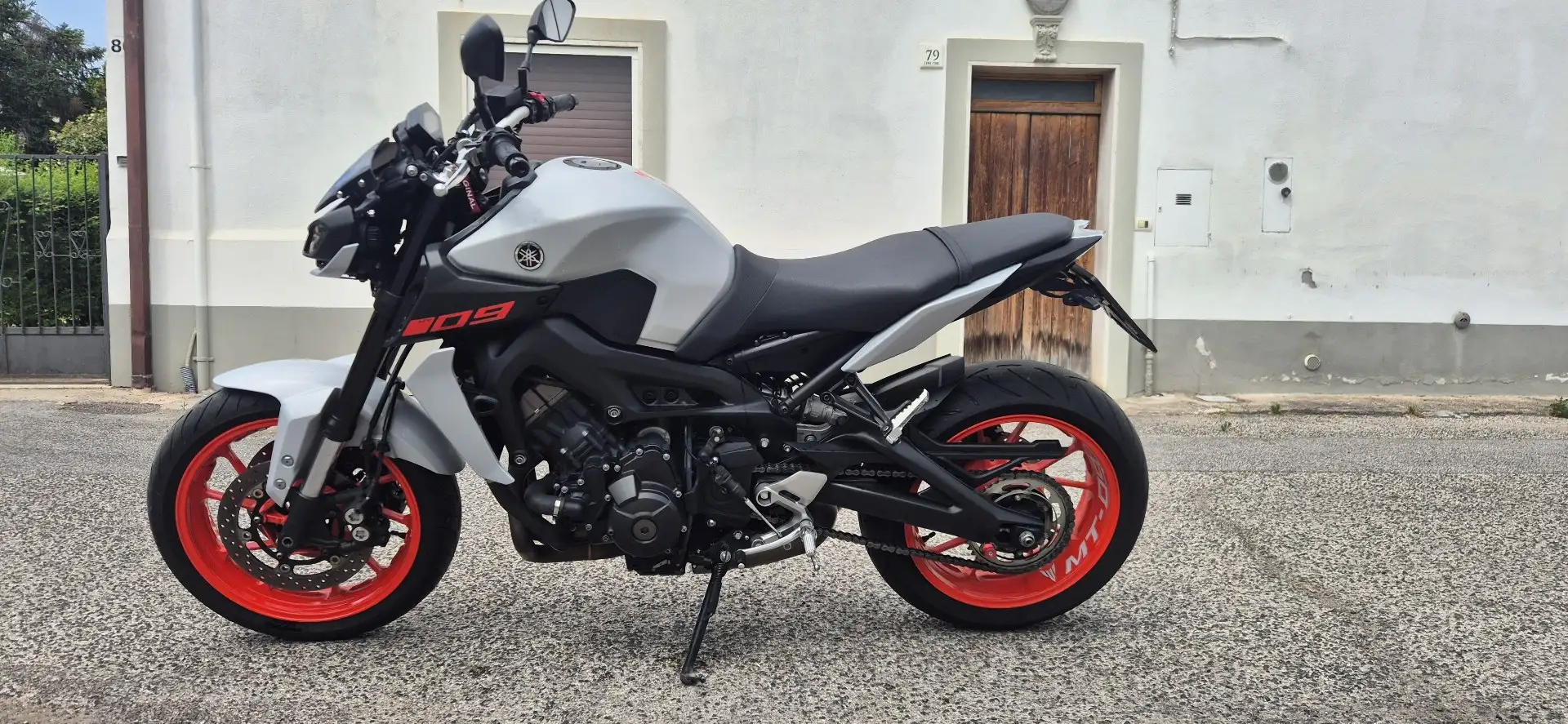Yamaha MT-09 Bianco - 1