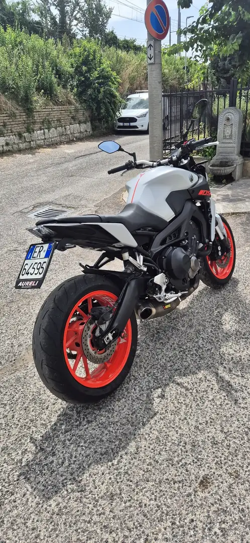 Yamaha MT-09 Bianco - 2