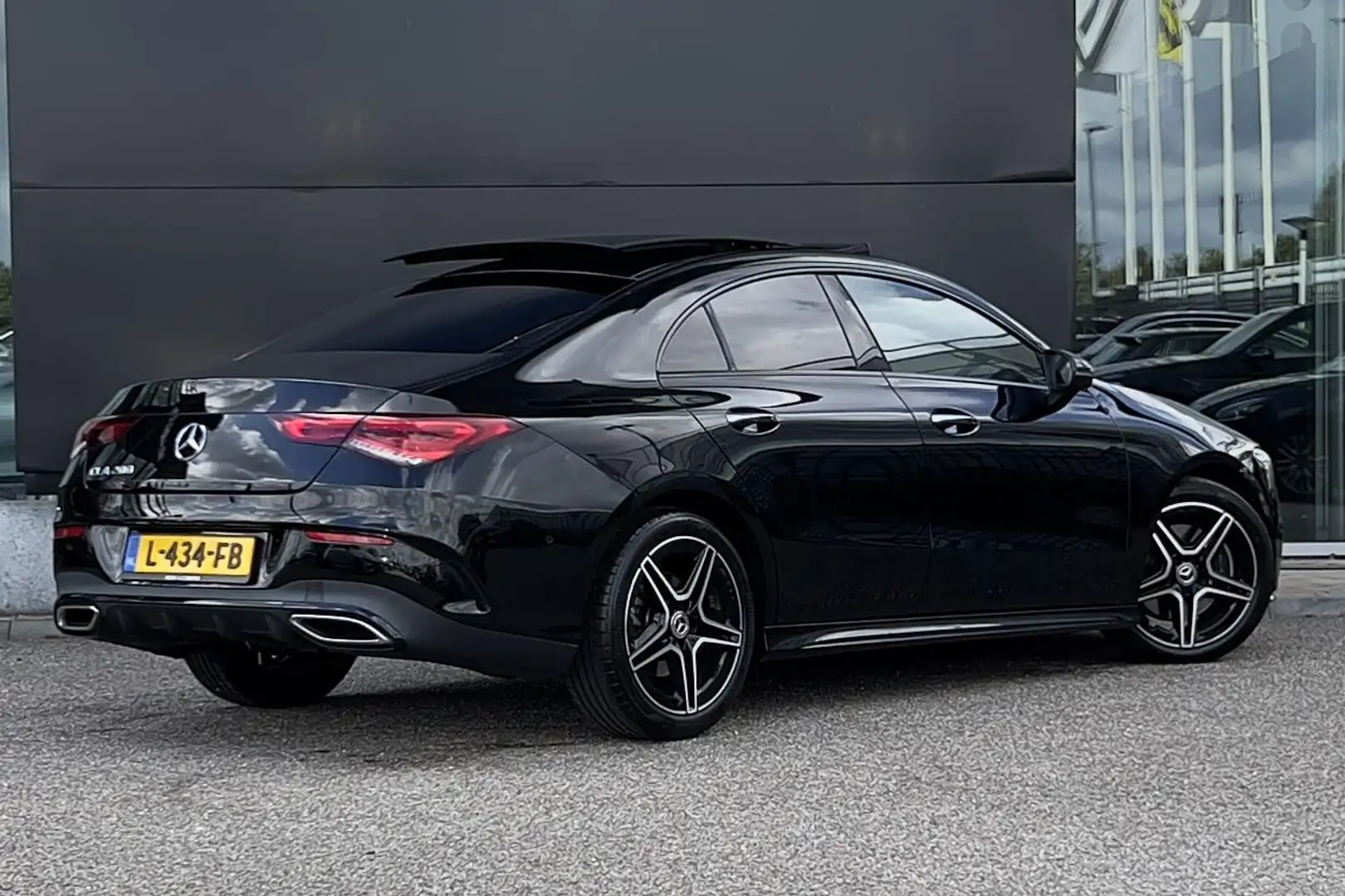 Mercedes-Benz CLA 200 CLA Coupé Automaat Business Solution AMG | Premium Zwart - 2
