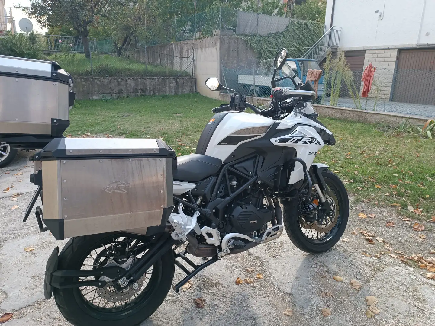 Benelli TRK 502 Alb - 2