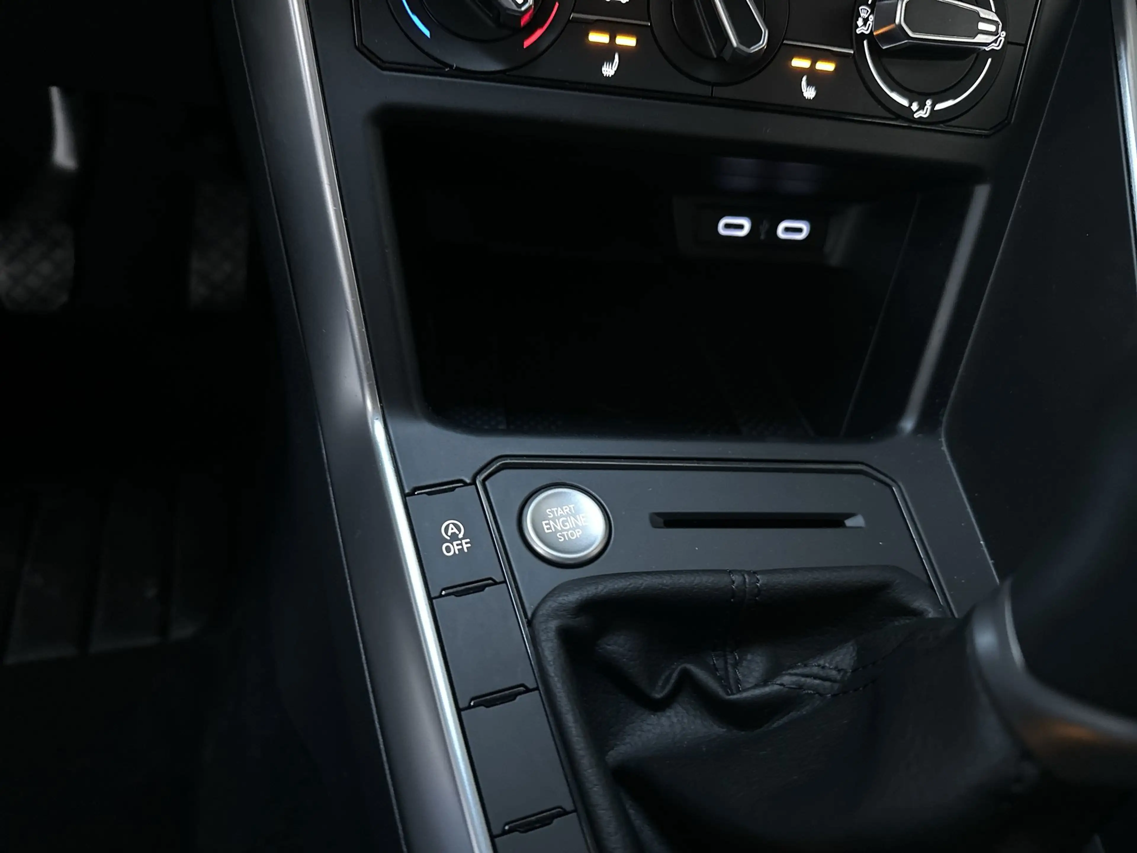 Volkswagen Taigo 1.0 TSI Life Camera Stoelverwarming Navigatie App- — photo 21