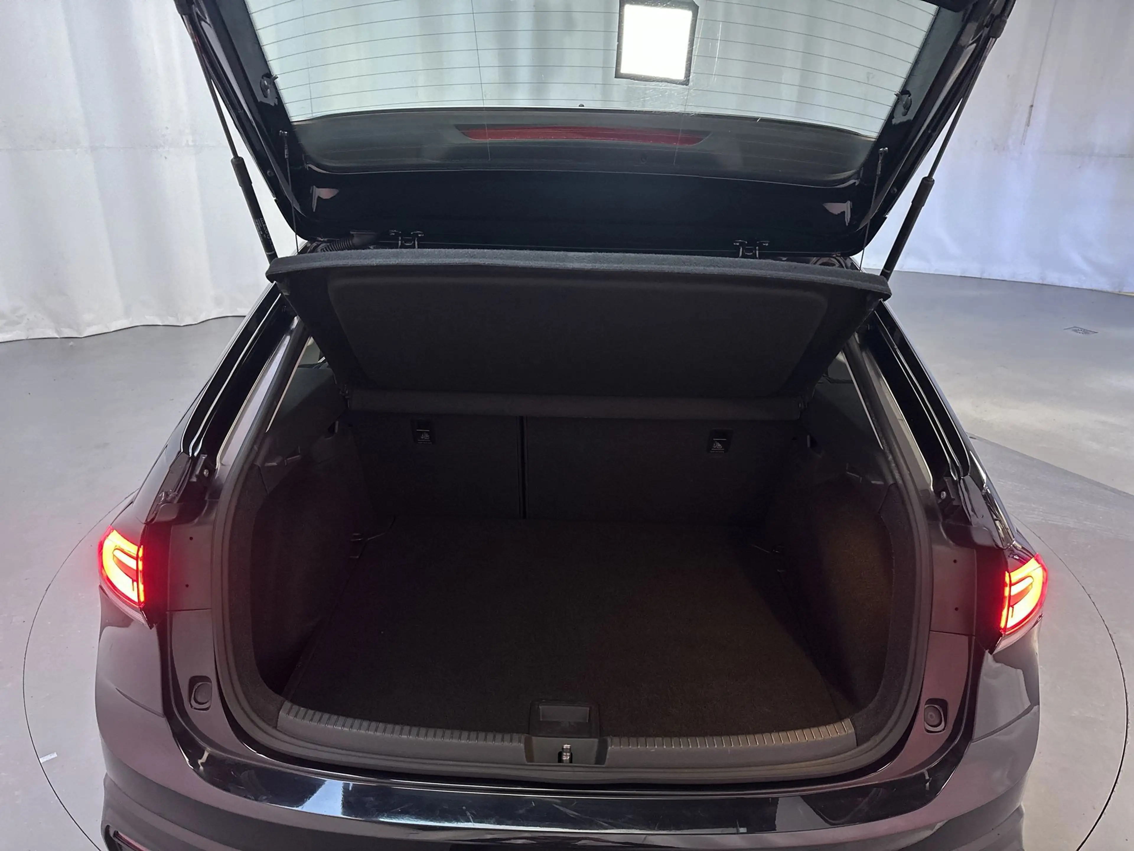 Volkswagen Taigo 1.0 TSI Life Camera Stoelverwarming Navigatie App- — photo 11