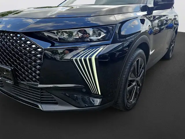 DS Automobiles DS 7 view 11