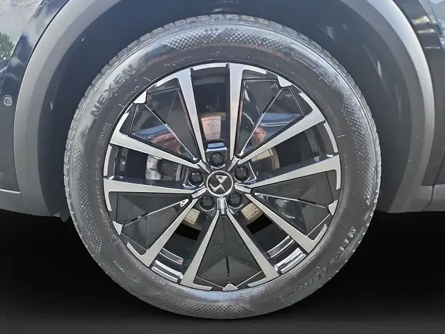 DS Automobiles DS 7 view 10