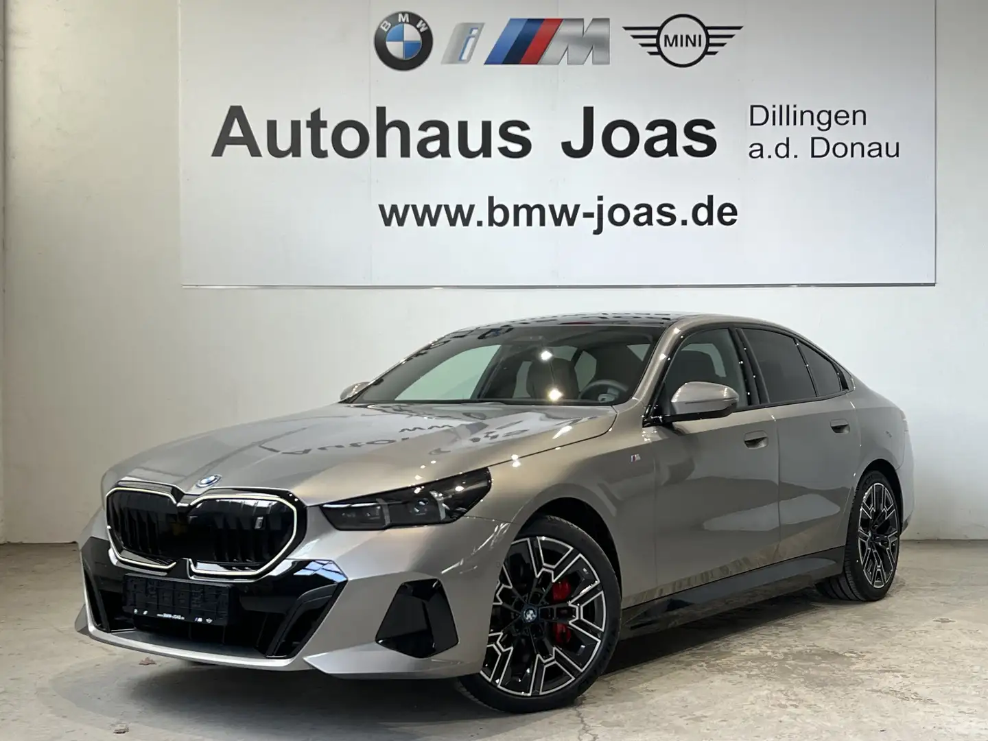 BMW i5 eDrive40 Sitzbelüftung, Sportbremse rot hochglänze Szürke - 1