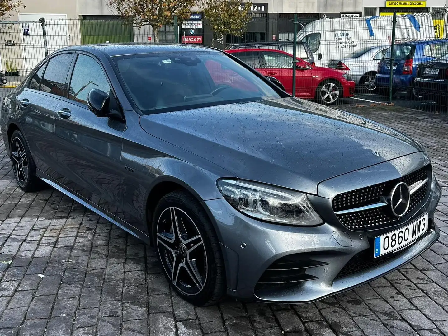 Mercedes-Benz C 300 C 300 e 9G-Tronic (Paquete AMG + Night) Gris - 1