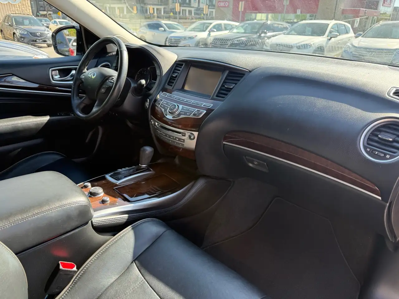Infiniti QX60 снимка Infiniti QX60