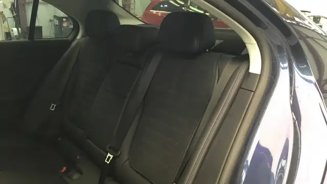 Mercedes-Benz C-Class view 11