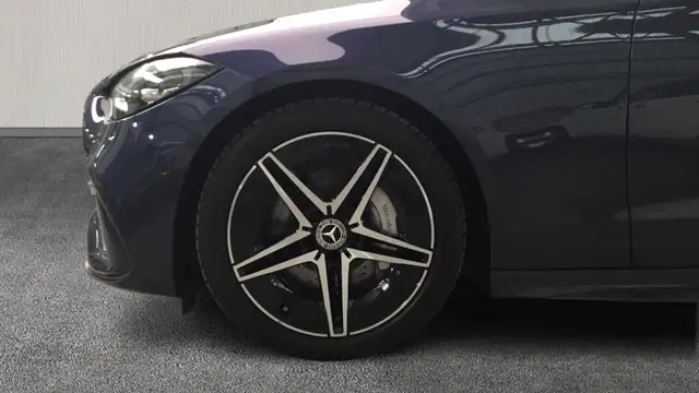 Mercedes-Benz C-Class view 5