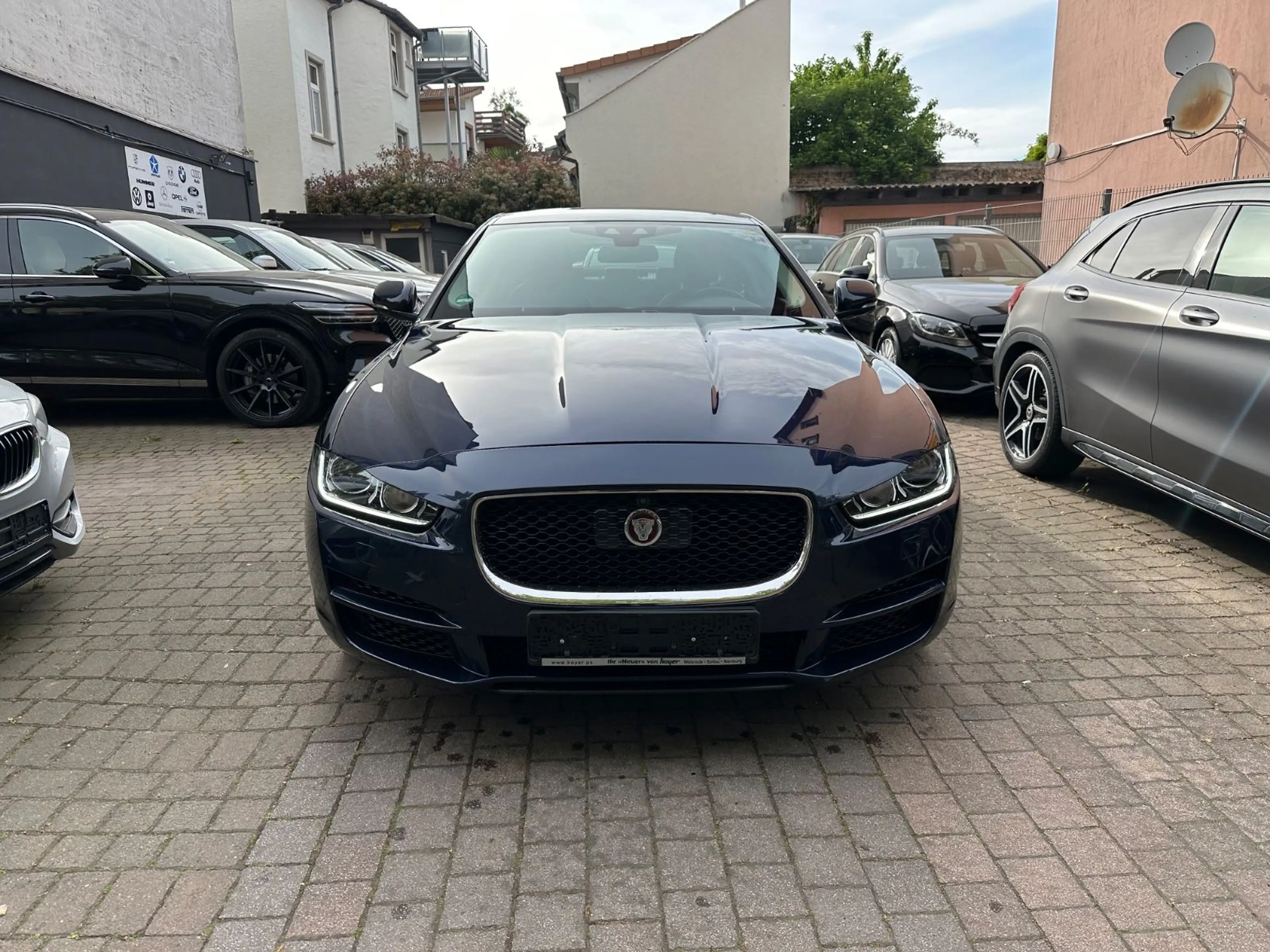 Jaguar XE 25t 250PS AWD Automatik/leder/360°/Wenig Km ! — photo 2