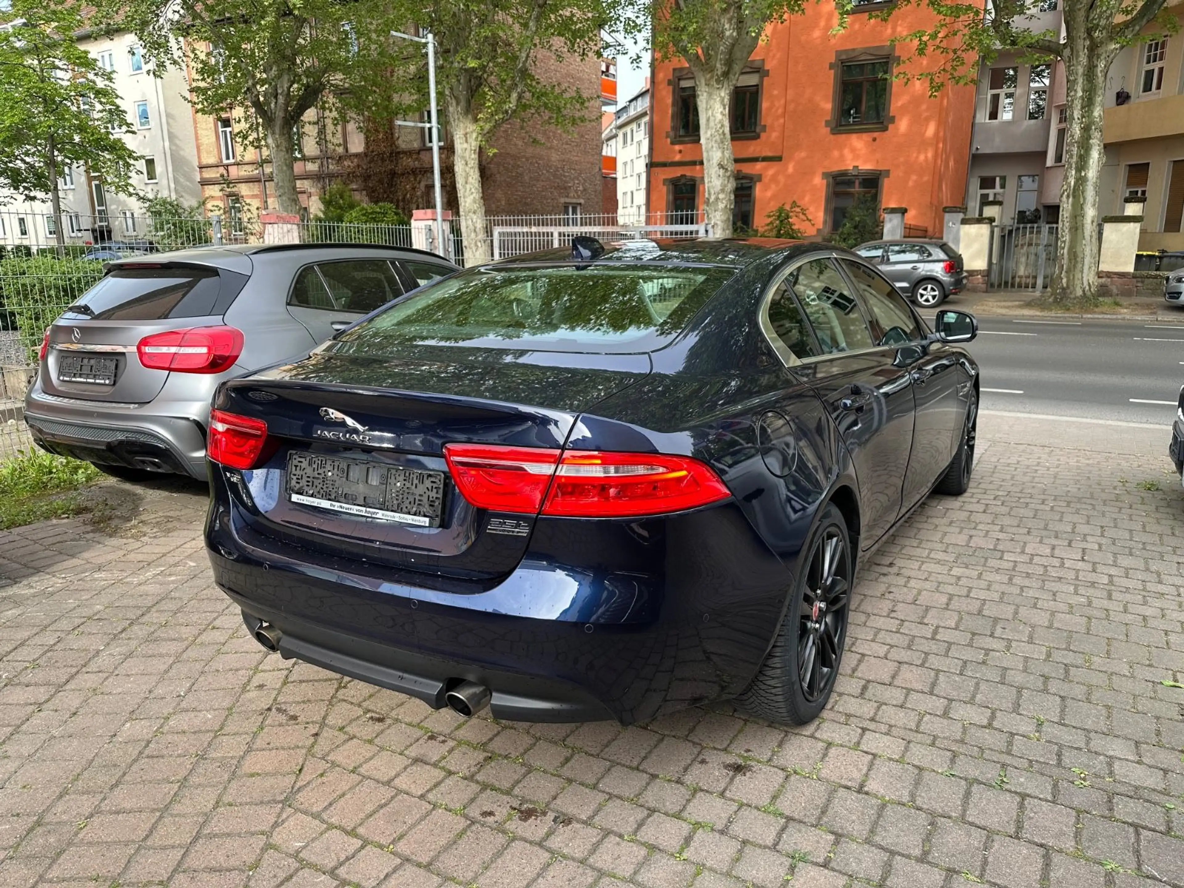 Jaguar XE 25t 250PS AWD Automatik/leder/360°/Wenig Km ! — photo 6