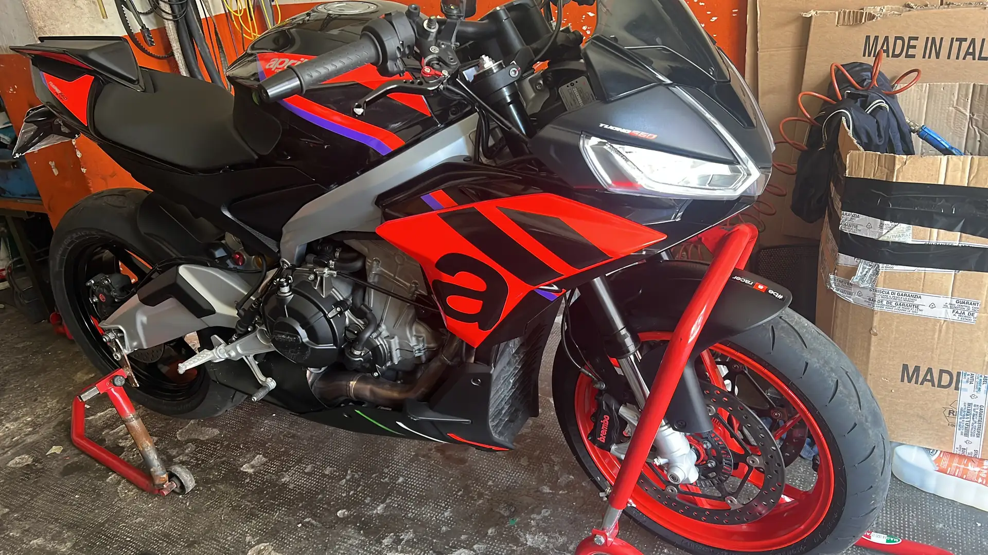 Aprilia Tuono factory - 2