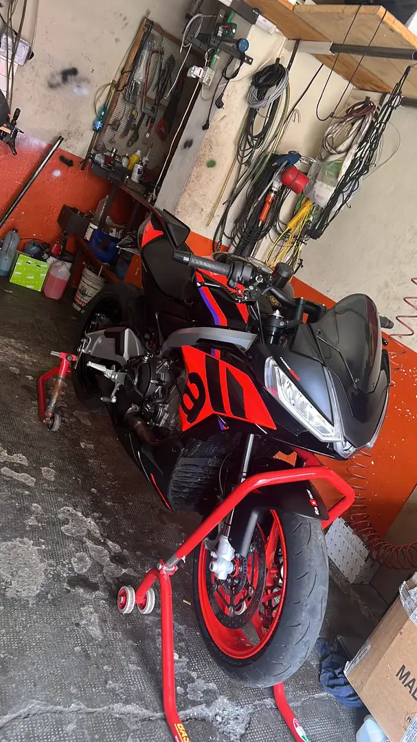 Aprilia Tuono factory - 1