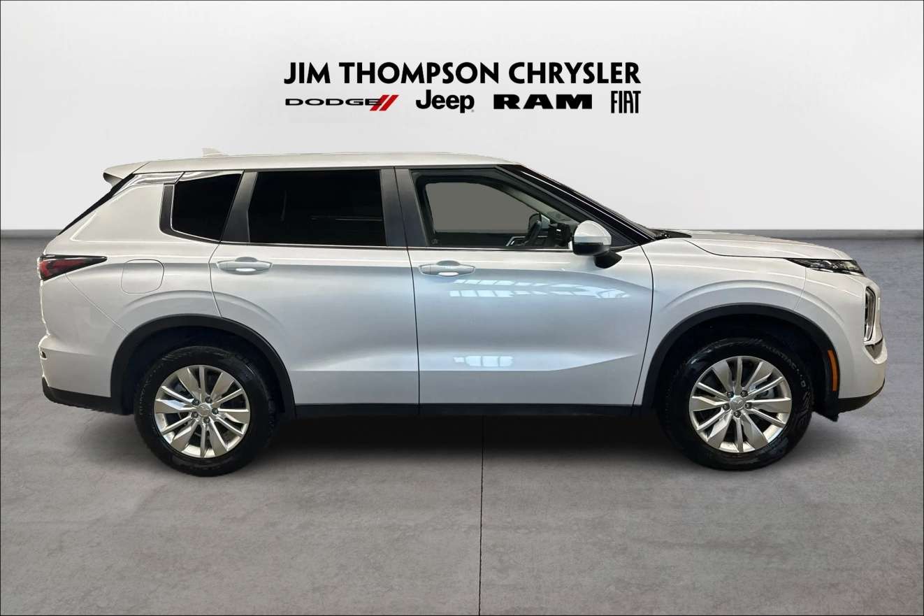 2026 Mitsubishi Outlander ES  - Heated Seats -  Apple CarPlay — photo 1