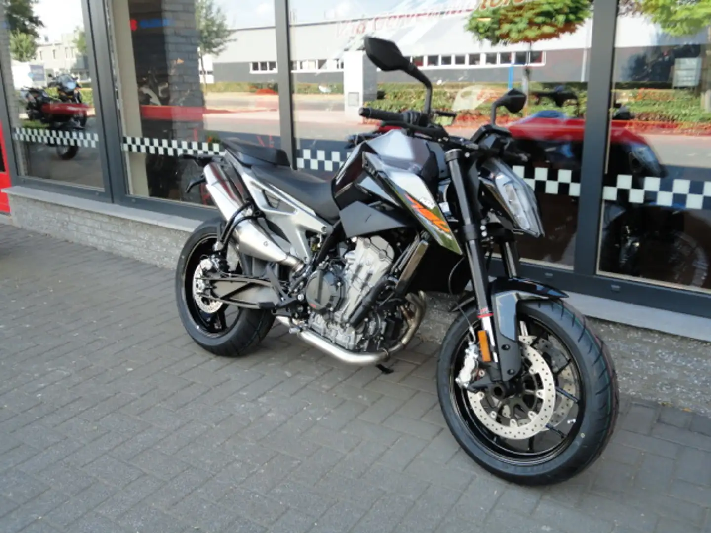 KTM 790 Duke Zwart - 2