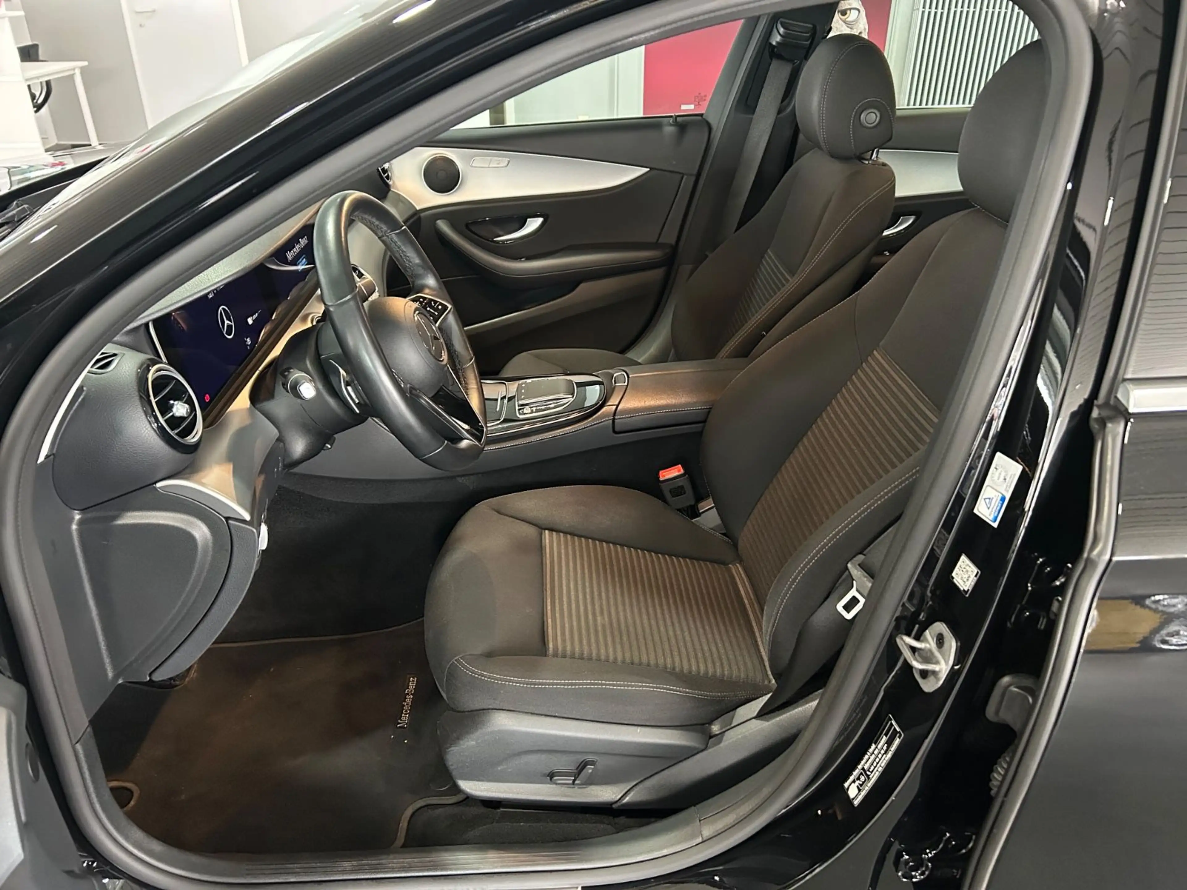 Mercedes-Benz E 300 de Kombi  Autom.  Navi Kamera LED — photo 10