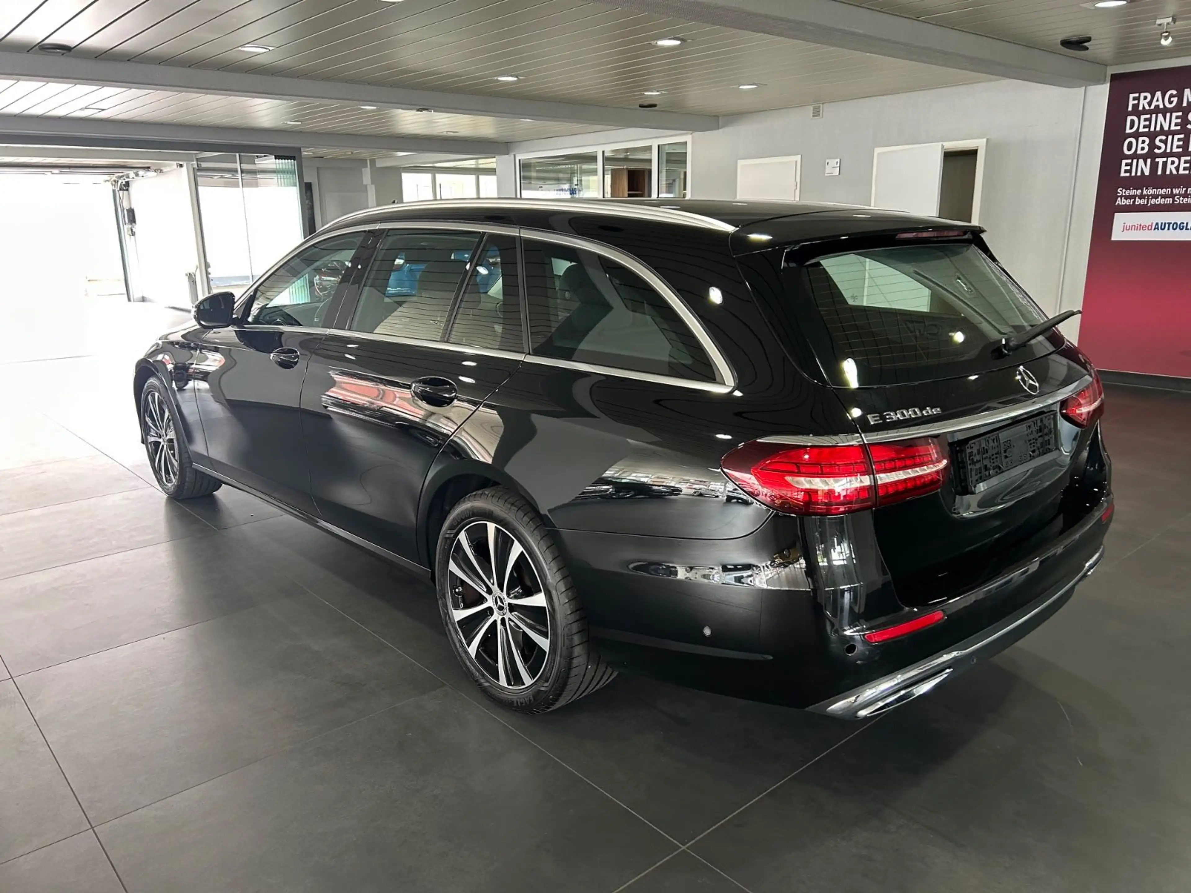 Mercedes-Benz E 300 de Kombi  Autom.  Navi Kamera LED — photo 6