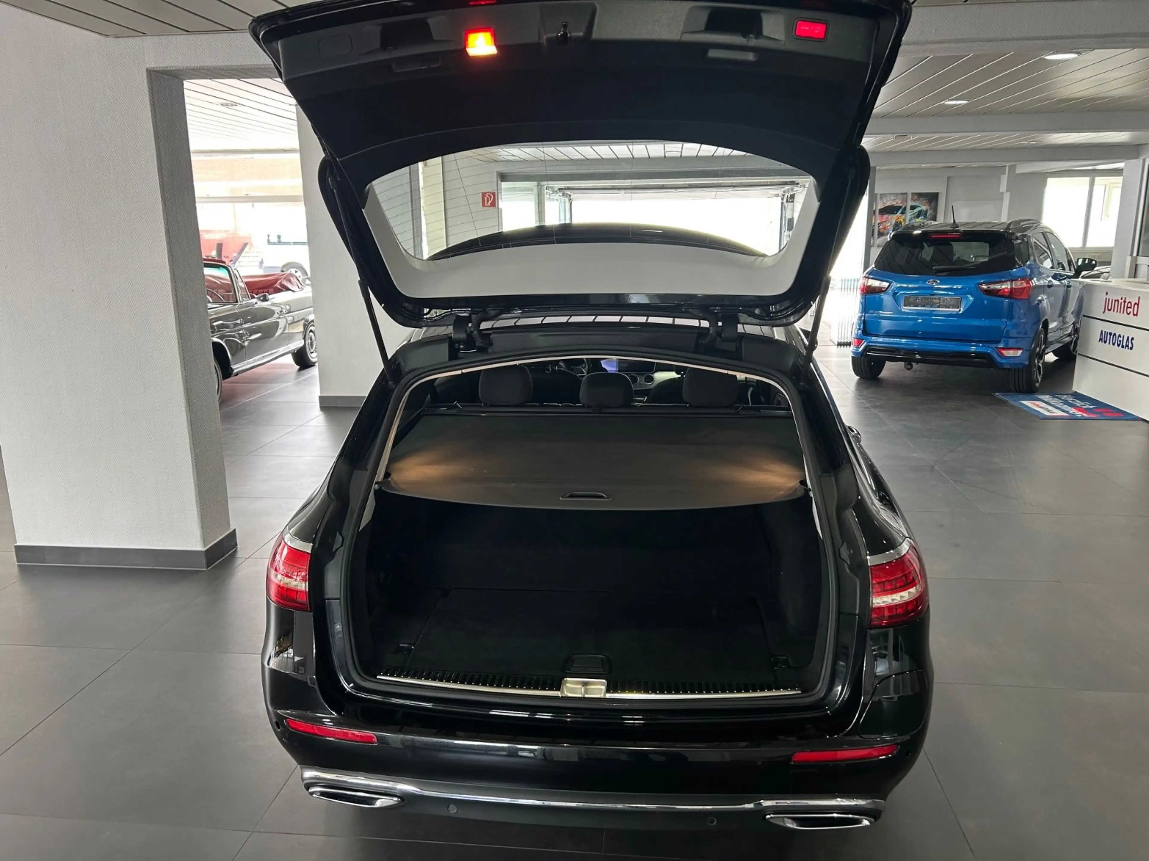 Mercedes-Benz E 300 de Kombi  Autom.  Navi Kamera LED — photo 7