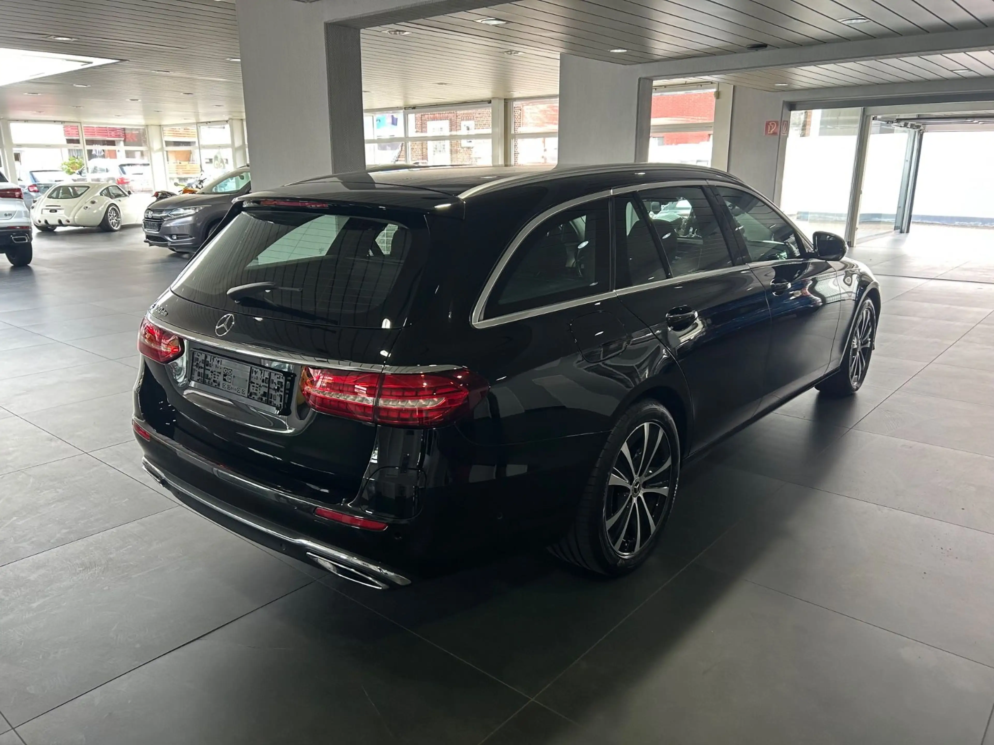 Mercedes-Benz E 300 de Kombi  Autom.  Navi Kamera LED — photo 4