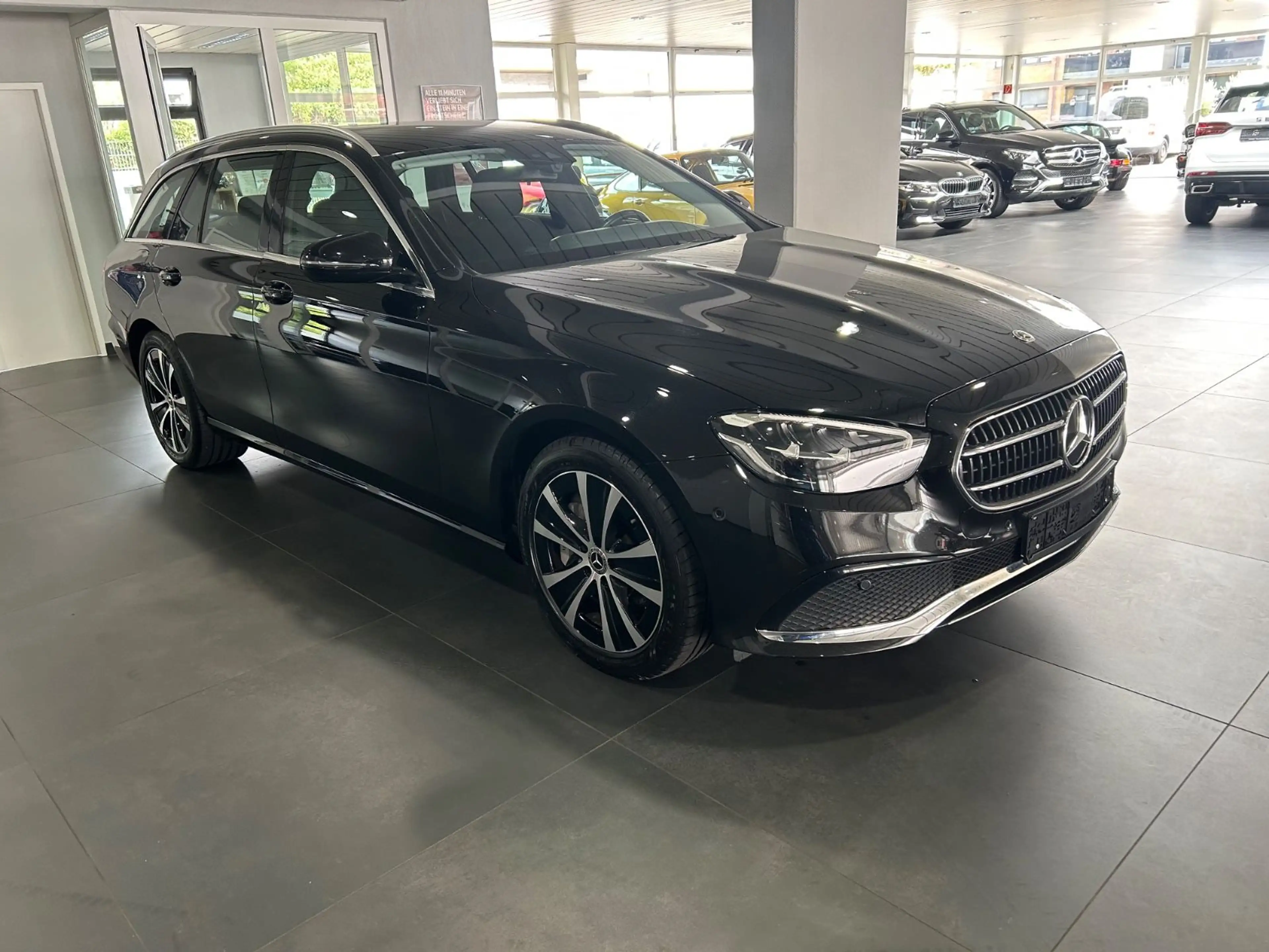 Mercedes-Benz E 300 de Kombi  Autom.  Navi Kamera LED — photo 3