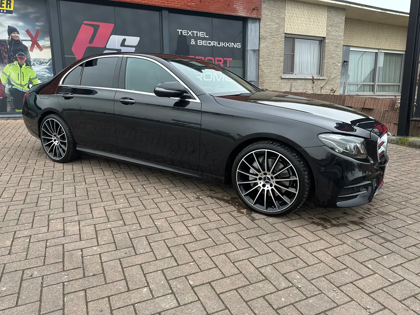 Mercedes-Benz E 200 E 200 4Matic 9G-TRONIC Avantgarde Noir - 1