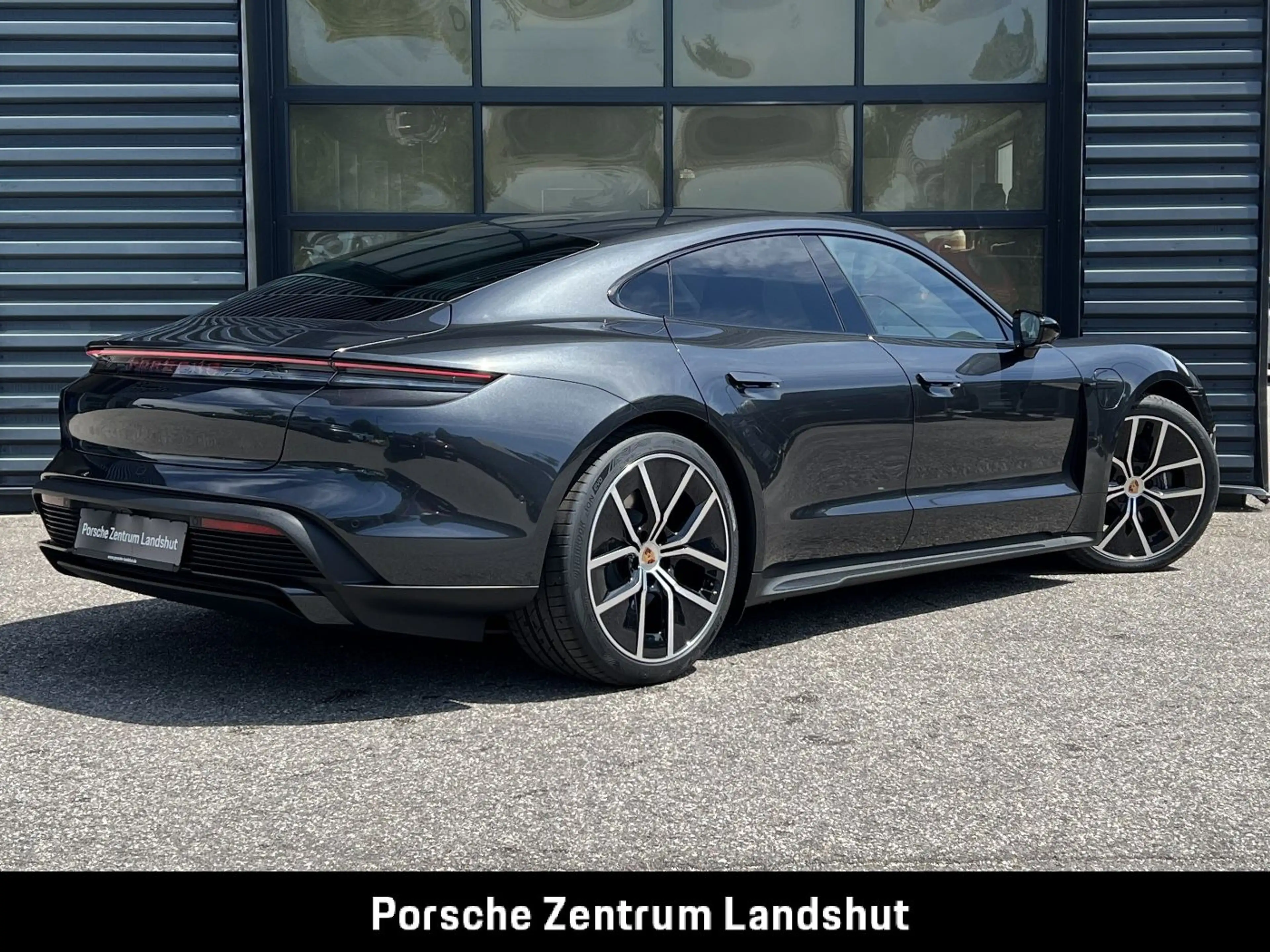 Porsche Taycan Black Edition | Abstandsregeltempostat | — photo 6
