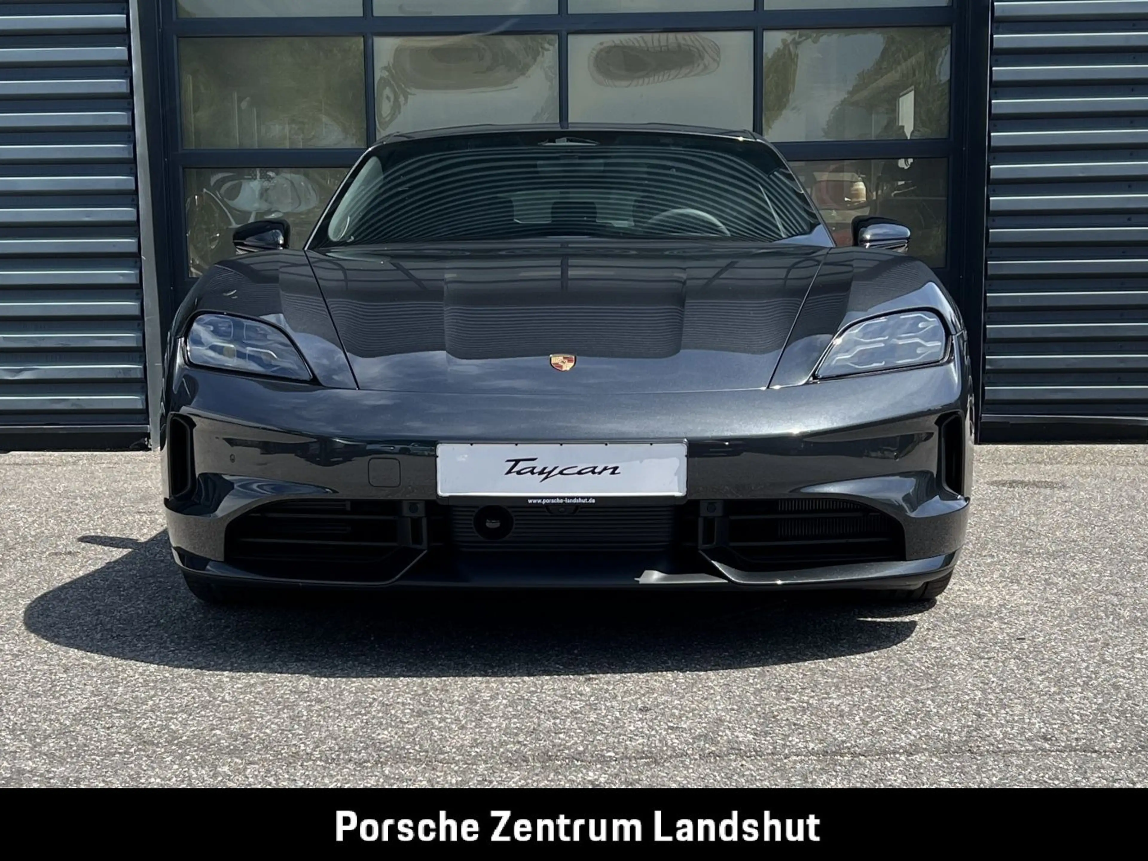 Porsche Taycan Black Edition | Abstandsregeltempostat | — photo 9