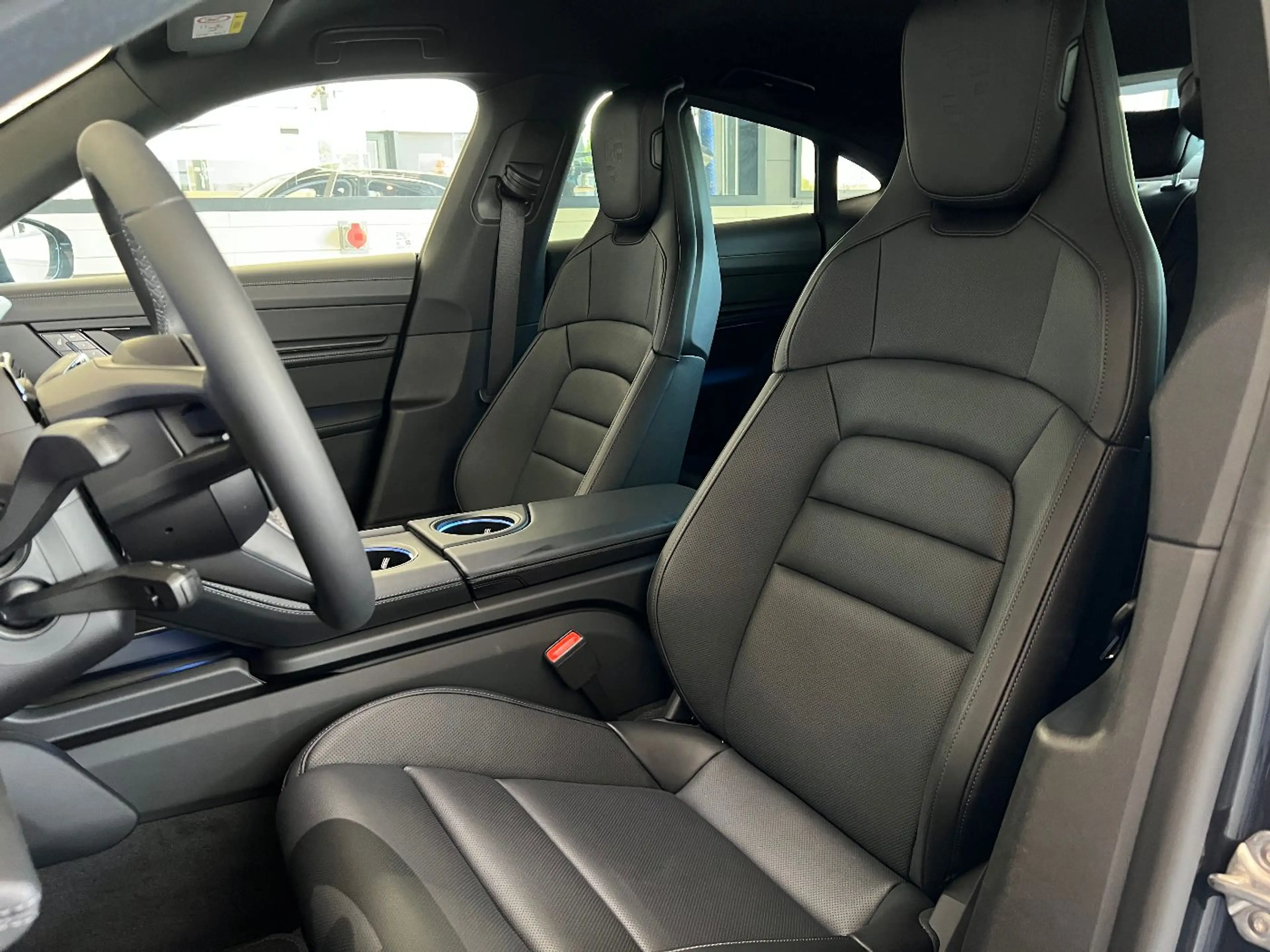 Porsche Taycan Black Edition | Abstandsregeltempostat | — photo 14