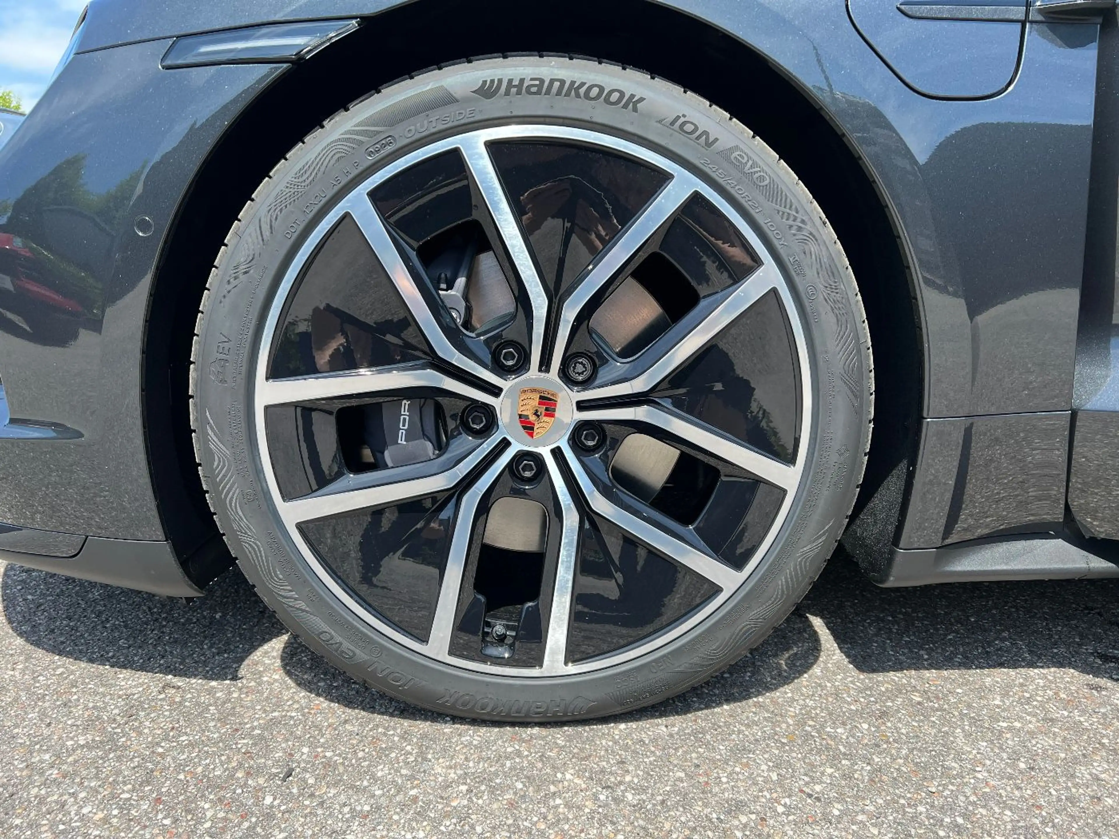 Porsche Taycan Black Edition | Abstandsregeltempostat | — photo 12