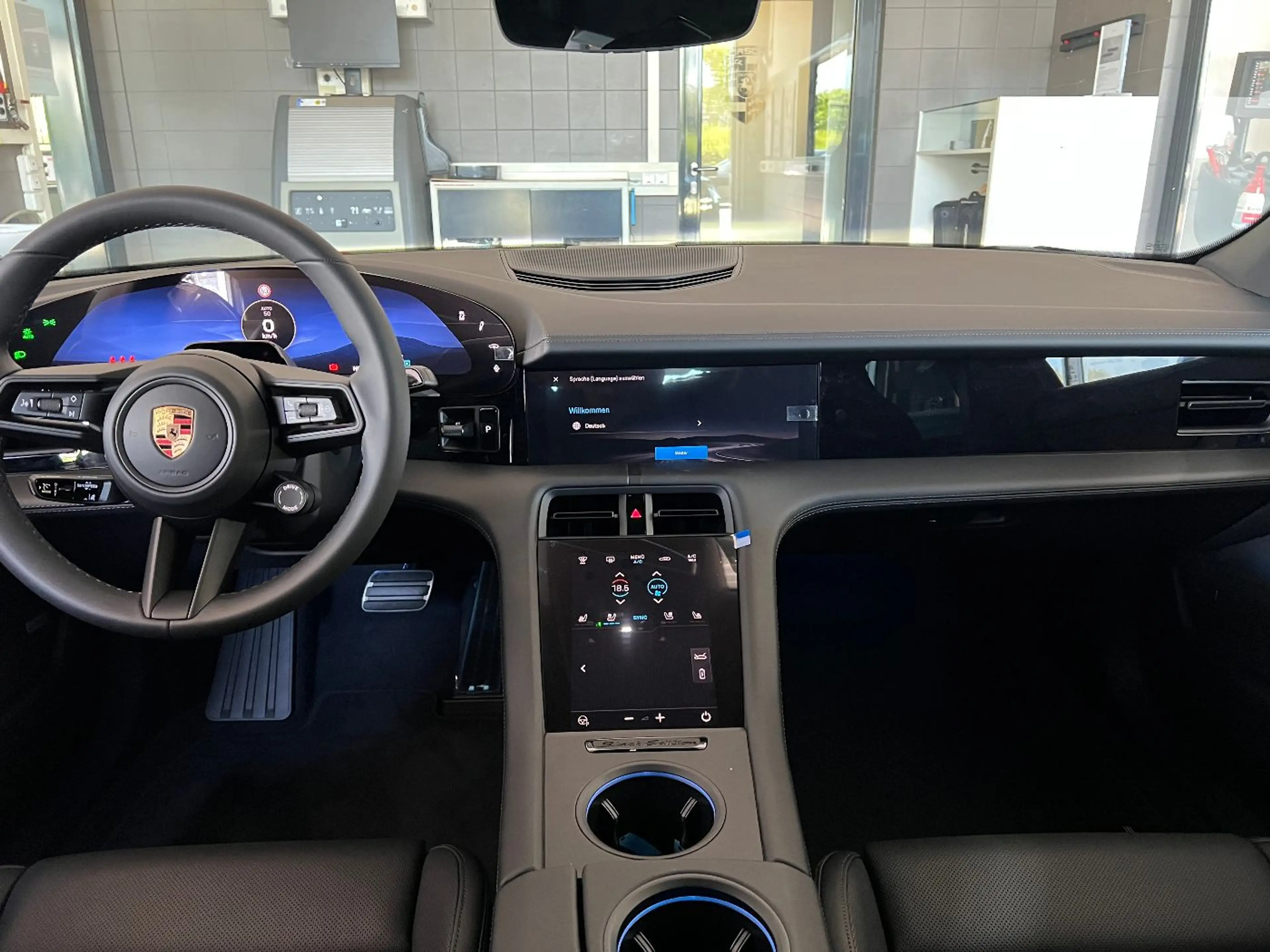 Porsche Taycan Black Edition | Abstandsregeltempostat | — photo 15